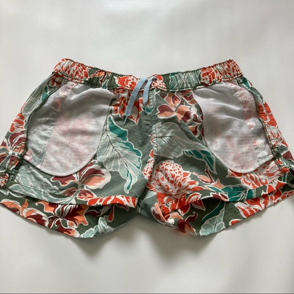 Patagonia Barely Baggies Shorts - Picture 7 of 8